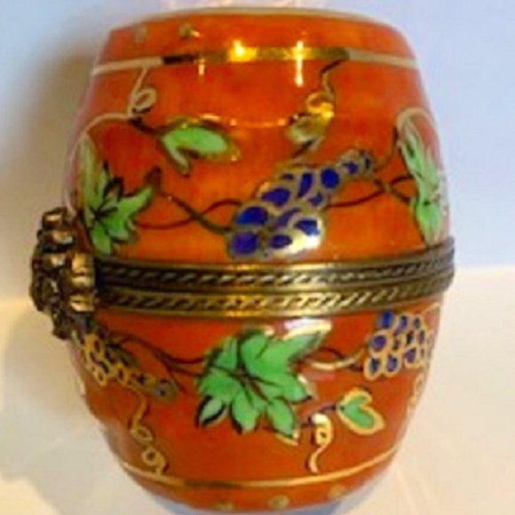 Vintage Limoges French Peint Main Porcelain Wine Barrel &4 Bottles Trinket Box - Picture 3 of 8